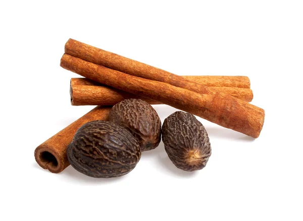 Cinnamon sticks and nutmeg isolated on white background — Stock Photo, Image