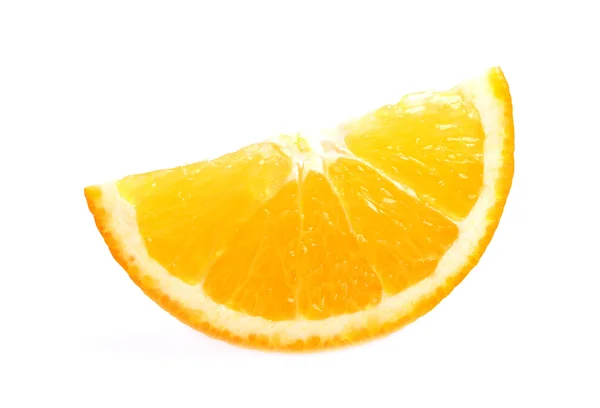 Rebanada naranja sobre un fondo blanco —  Fotos de Stock