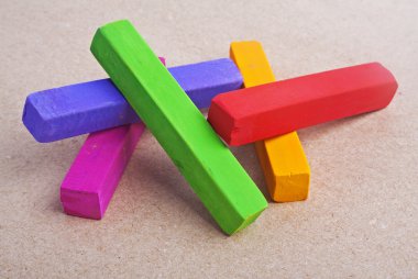 renkli tebeşir pastel renk kağıt arka plan üzerinde