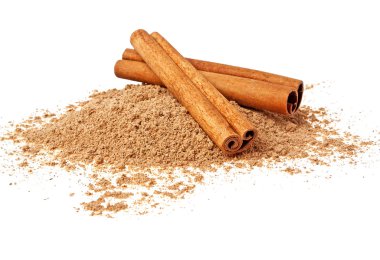 tarçın ve toz beyaz zemin üzerine