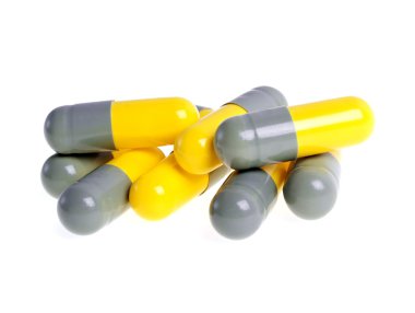 Beyaz arka planda tıbbi kapsüller