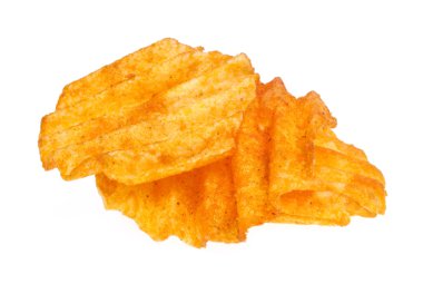 Beyaz arka planda karabiberli patates cipsi