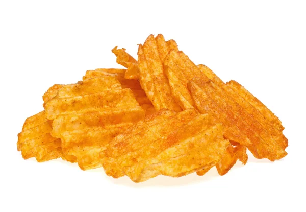 Kartoffelchips mit Paprika isoliert auf weißem Hintergrund — Stockfoto