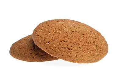 Beyaz arka planda yulaf ezmeli kurabiyeler