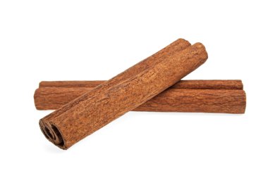 Tarçın beyaz arkaplanda izole edildi