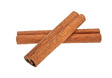 Tarçın beyaz arkaplanda izole edildi