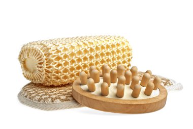 Beyaz bir arka plan üzerinde izole spa aksesuarları