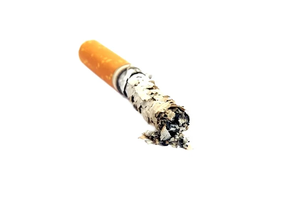 Un singur fund de țigară cu cenușă izolată pe fundal alb — Fotografie, imagine de stoc