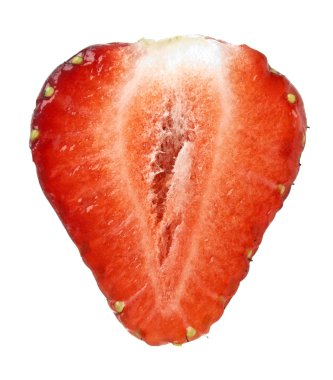 Çileğin yarısı beyaz arkaplanda izole edilmiş