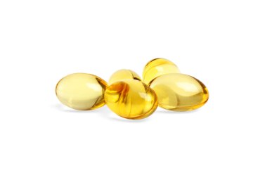 Beyaz arka plan üzerinde gelen balık yağı Omega 3 kapsülleri