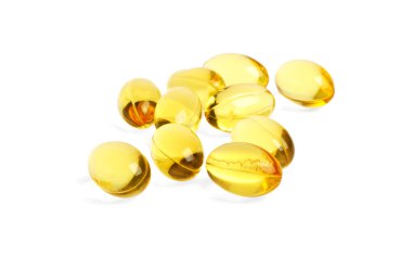 Beyaz arka plan üzerinde gelen balık yağı Omega 3 kapsülleri