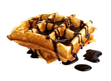 Taze pişmiş Belçika waffle beyaz zemin üzerine çikolata ile