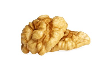 Beyaz arkaplanda çekirdek cevizi izole edildi