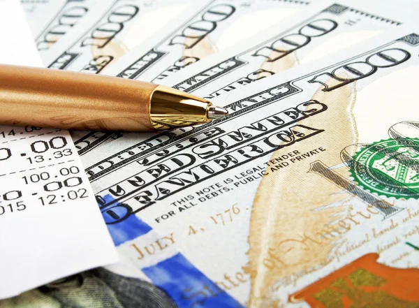 Concepto de negocio: dinero, bolígrafo y cupón de efectivo — Foto de Stock