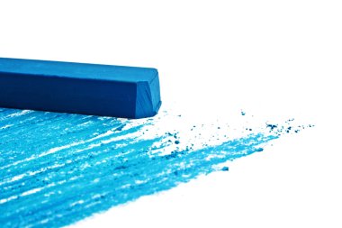 Beyaz zemin üzerinde mavi tebeşir pastel