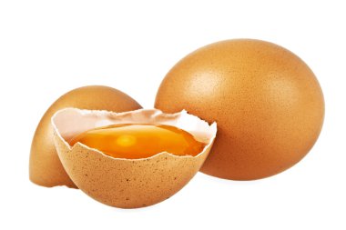 Beyaz zemin üzerinde çiğ yumurta izole