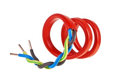 beyaz zemin üzerinde bir elektrik kablosu closeup