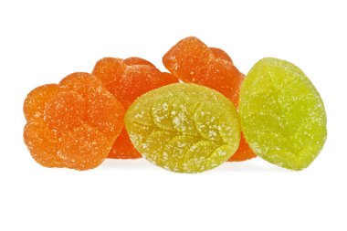 Beyaz bir arka plan üzerinde renkli marmelat