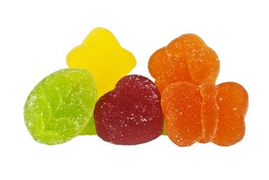 Beyaz bir arka plan üzerinde renkli marmelat