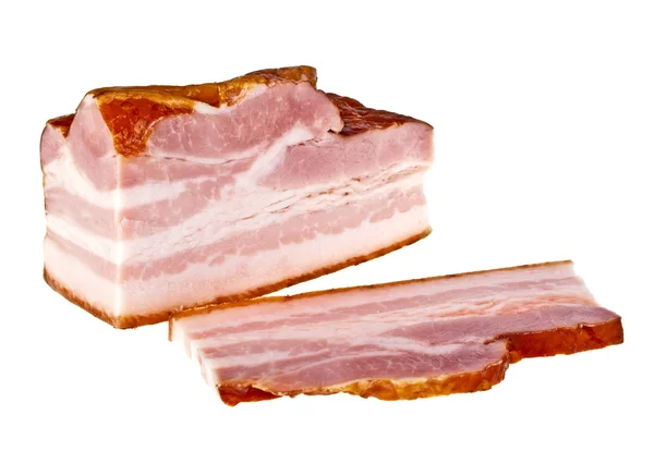 Bacon et tranches de bacon sur fond blanc — Photo