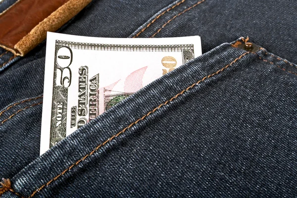 Cinquante dollars américains billets sortant du dos jeans pocke — Photo