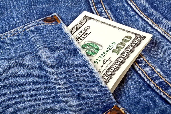 Billet de cent dollars américains en poche de jeans — Photo