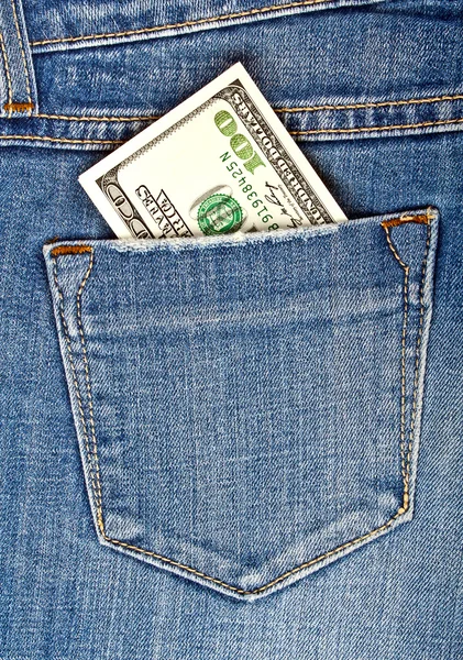 Billete de cien dólares americanos en bolsillo vaquero — Foto de Stock