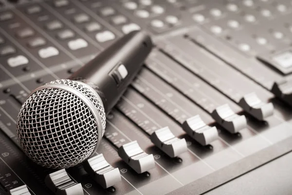Microphone Audio Mixer Broadcasting Recording Concept — Stock Photo, Image