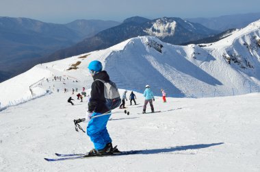 Kayak ve Kayak Snowboard Sochi, Rusya Federasyonu, 27 Şubat 2016, insanlar Rosa Khutor tesisi