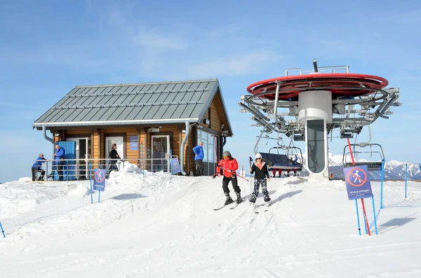 Sochi, Russia, March, 01, 2016,  People skiing on the slopes at the ski complex "GAZPROM" — Stock Photo, Image