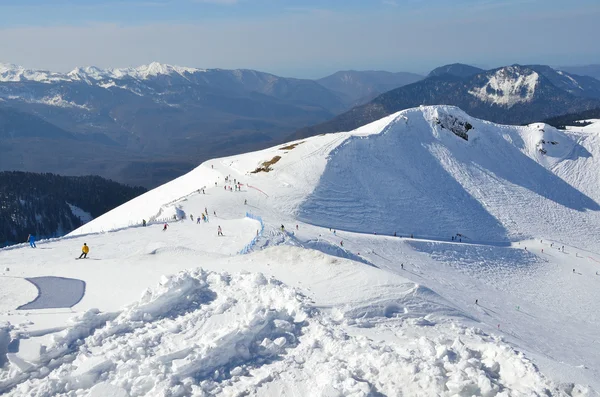 俄罗斯索契，斜坡滑雪胜地罗莎 · 德鲁日 — 图库照片