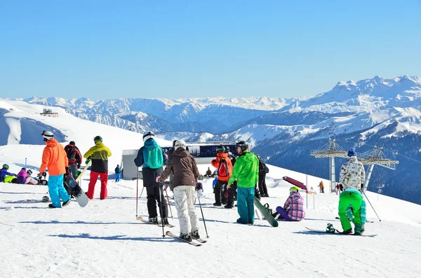 Sochi, Russia, February, 29, 2016,  People skiing and snowboarding on ski resort Rosa Khutor — Stock Photo, Image