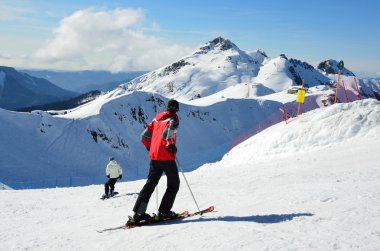 Kayak ve Kayak Snowboard Sochi, Rusya Federasyonu, 29 Şubat 2016, insanlar Rosa Khutor tesisi
