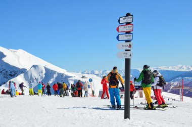 Kayak ve Kayak Snowboard Sochi, Rusya Federasyonu, 29 Şubat 2016, insanlar Rosa Khutor tesisi