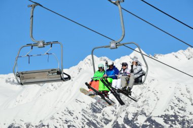 Soçi, Rusya, 29 Şubat 2016, insanlar Kayak Merkezi Rosa Khutor sakin ol.