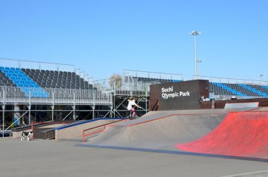 Soçi, Rusya, Mart, 01, 2016. Olimpiyat parkta paten