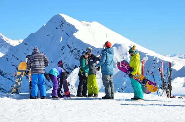 Sochi, Russia, February, 29, 2016,  People skiing and snowboarding on ski resort Rosa Khutor — Stock Photo, Image