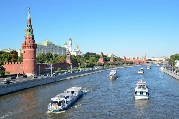 Moscow, Russia, August, 21, 2015, Russian scene: recreational crafts near Moscow kremlin — Stock Photo, Image