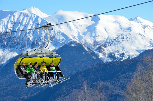 Soçi, Rusya, 27 Şubat 2016, insanlar Kayak Merkezi Rosa Khutor sakin ol.
