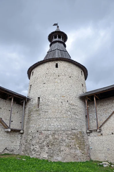 Russia, torre difensiva dell'antico Cremlino di Pskov — Foto Stock