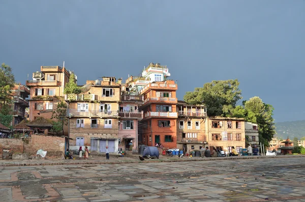 BHAKTAPUR, Nepal, 28 Eylül 2013, Nepalce sahne: Antik kentin Bhaktapur insanlar. Mayıs ayında kısmen deprem sırasında tahrip 2015 — Stok fotoğraf