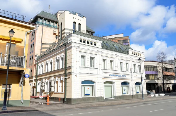 Moscow, Russia, March, 20, 2016, Russian scene: the house of the merchant M. V. Shilov on Pokrovka street. It was built in 19 century — Stock Photo, Image