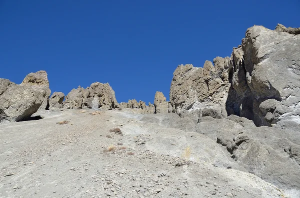 Nepal, trekking en Himalaya. Formaciones rocosas a una altura de 4000 metros sobre el nivel del mar —  Fotos de Stock