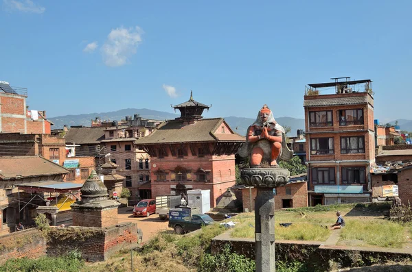 Bhaktapur, Nepal, October, 26, 2012, Nepali  Scene: People walking in historic center.  In may 2015 Bhaktapur partially destroyed during the earthquake — Stock Photo, Image