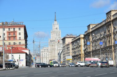 Moskova, Rusya, Mart, 20, 2016. Rus sahne: tren-Chernogryazskaya street, Sadovoye yüzük Moskova'da araçlarda