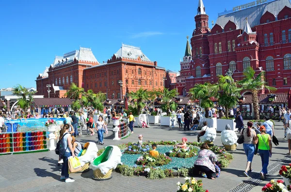 Moscú, Rusia, 21 de agosto de 2016. Personas que participan en la celebración del Festival "Mermelada de Moscú", Okhotny Ryad en Moscú —  Fotos de Stock