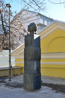 Moskova, Rusya, Nisan, 03, 2016. Kimse Osip Osip Mandelstam sokak Zabelina tarihinde Moskova'da büstü anıt