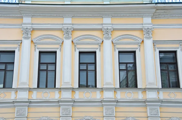 Moscou, Rússia, 19 de abril de 2015. Cena russa: antiga propriedade de Prokhorov - Hladovych em Podsosensky pereulok em Moscou, elmentos de decoração — Fotografia de Stock