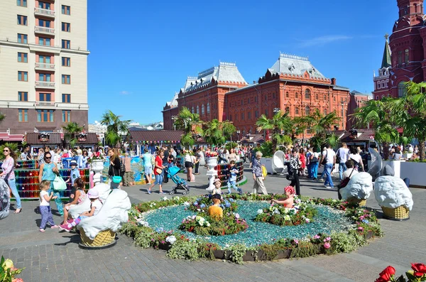 Moscou, Rússia, agosto de 21,2016. Pessoas que tomam parte na celebração do Festival "engarrafamento de Moscou", Okhotny Ryad em Moscou — Fotografia de Stock