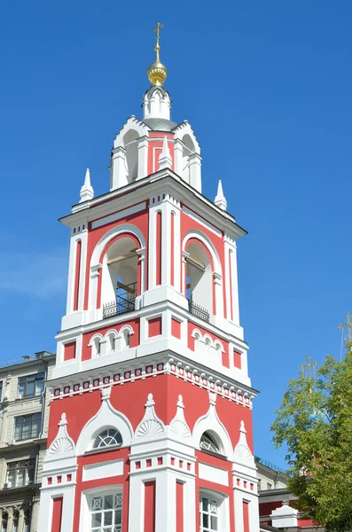 Klokketårn af kirken St. George på gaden Varvarka i Moskva, Rusland - Stock-foto